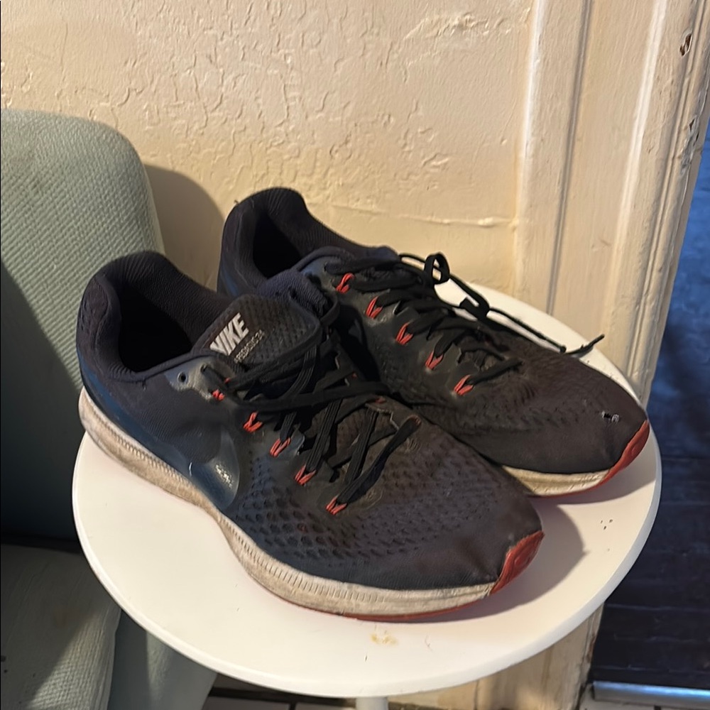 Nike Men's Black and Red Running Shoes